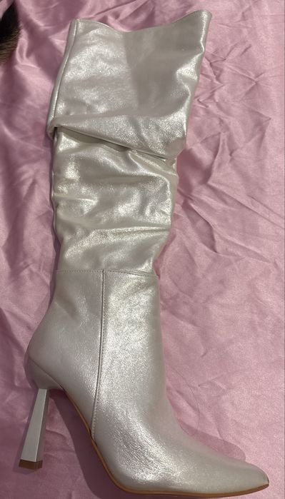 Botas de cano alto bege/prata novas tam 36