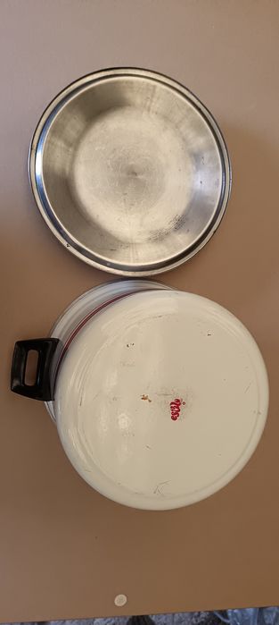 Panela de alumínio fina 21cm largura por 17,50cm altura, em bom estado