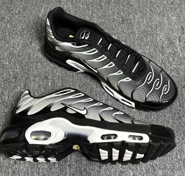 Air Max TN Plus metaliczne srebro R.45