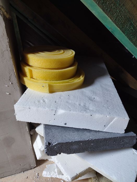 Oddam styropian pozostałości po izolacji