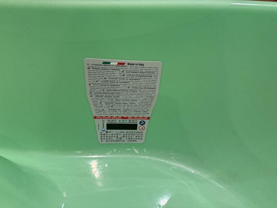 Banheira com medidor de temperatura