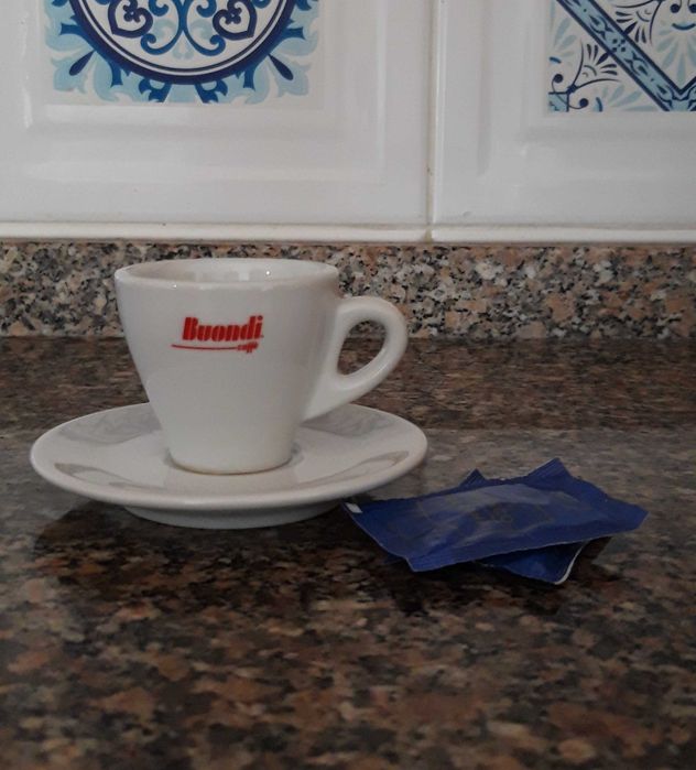 Chávenas de café BUONDI com pires - Artigo NOVO.