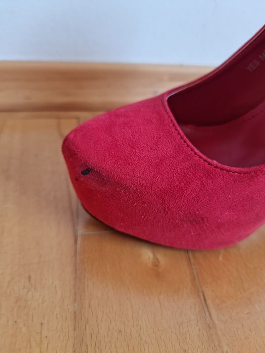 Czerwone buty na obcasie rozmiar 36