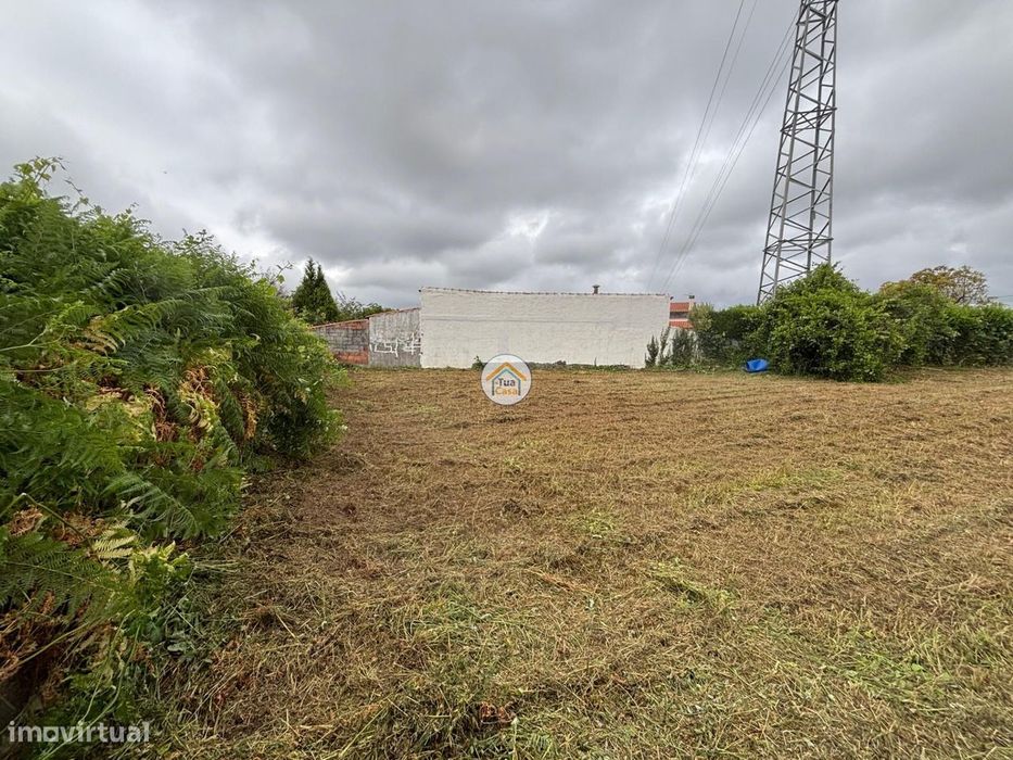 Terreno com potencial de construção - Área total de 570 m2, em Viana d
