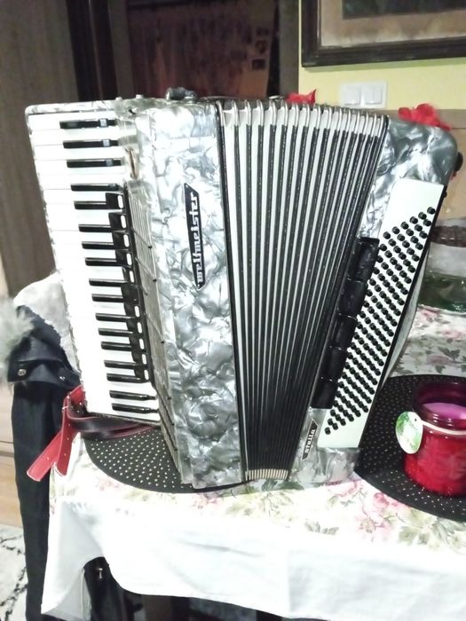 Witam sprzedam lub zamienię Akordeon Marki Weltmeistra Stella 120 bas