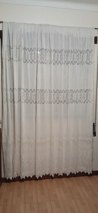 Três Cortinados compridos