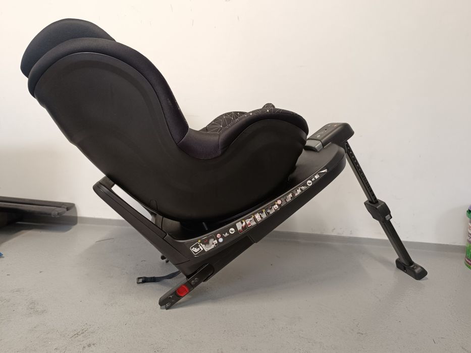 Fotelik samochodowy Twisty I-size ISO fix.