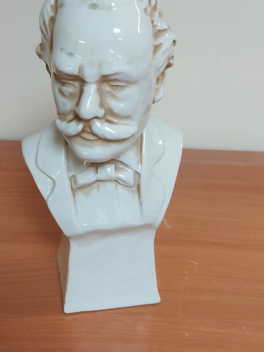 Busto em material da Estatuária