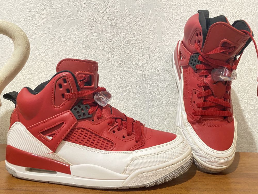 Gym store red spizikes