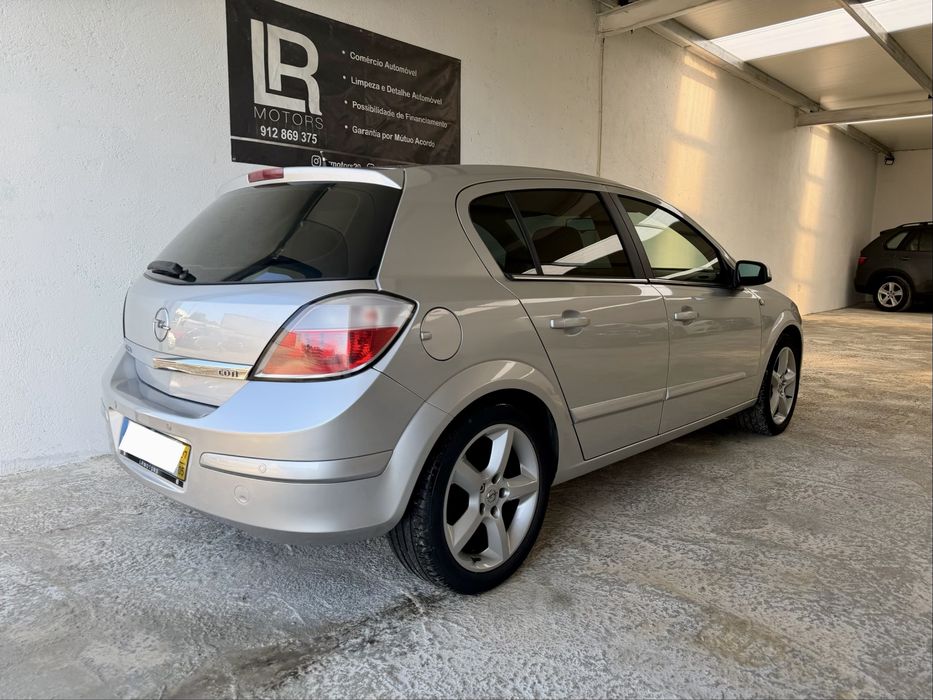 Opel Astra 1.3 CDTI 90cv - Desde 120€ Mês