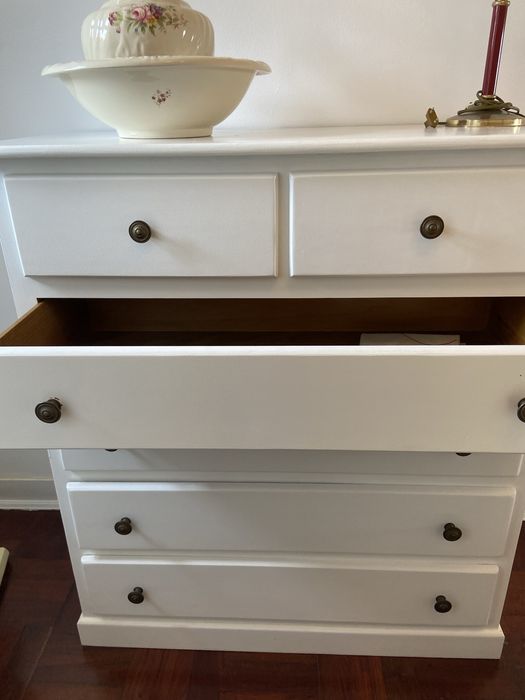 Comoda de pinho pintada de branco