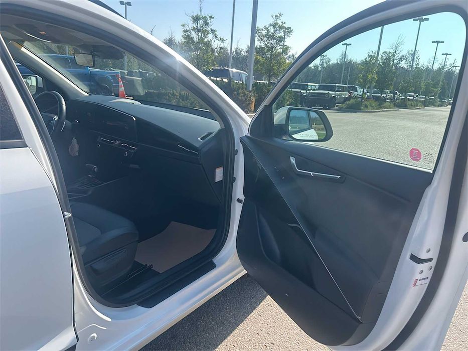 Kia Niro Plug-In Hybrid      2023