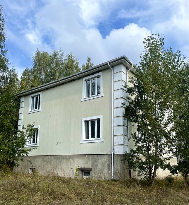 Продаж двоповерхового будинку