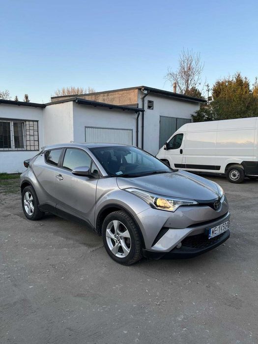 Wynajem Toyota C-HR 2016 Ekonomiczny silnik 1.2 Turbo
