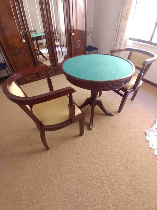 Conjunto Mesa de Jogo e Cadeiras