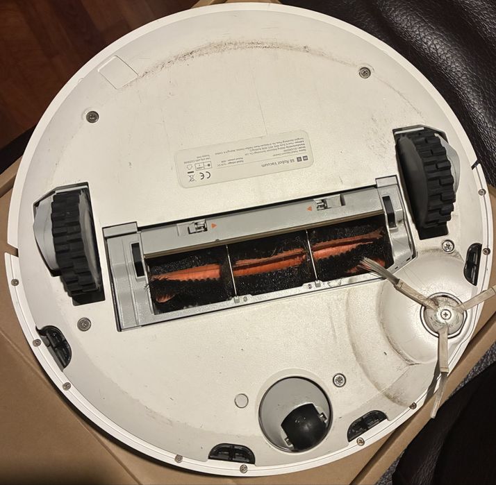 Mi Robot Vacuum usado em bom estado com alguns extras