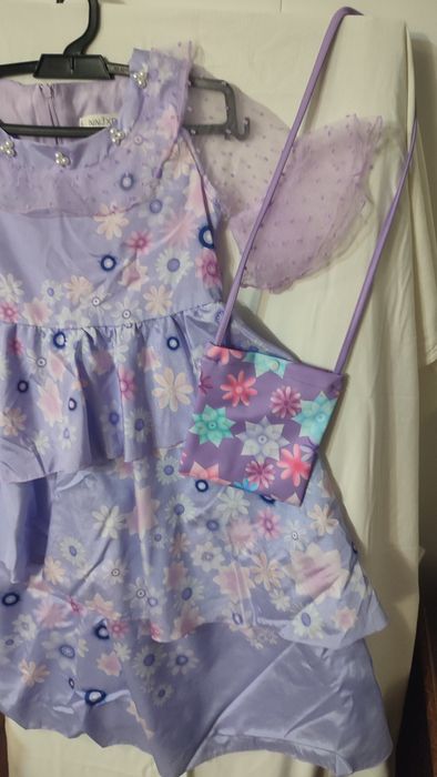 Vestido fantasia encanto Isabela - Isabella 6-7 anos.
Ideal para usar