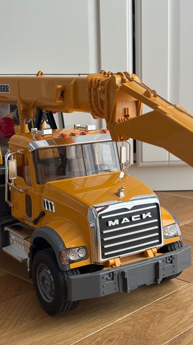 Zabawka dźwig Liebherr Mack
