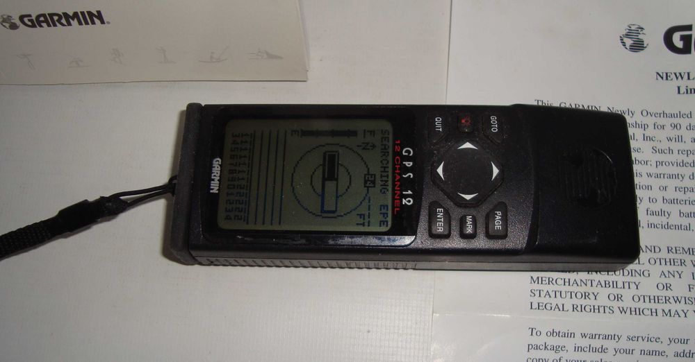 Портативний GPS-навігатор Garmin GPS 12 у повному комплекті з коробкою