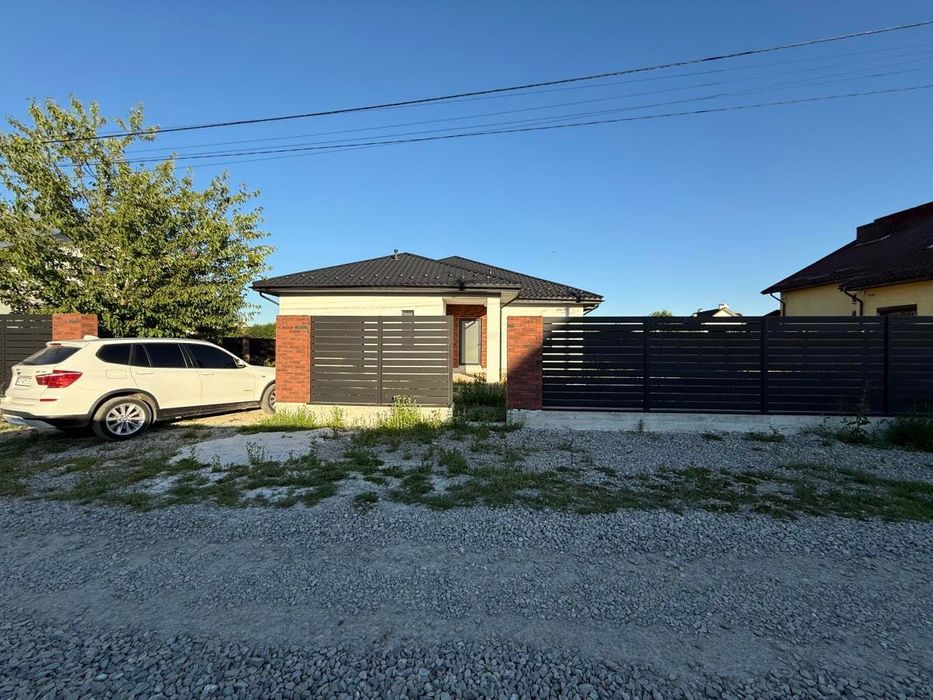 Красивий якісний будинок з великою земельною ділянкою