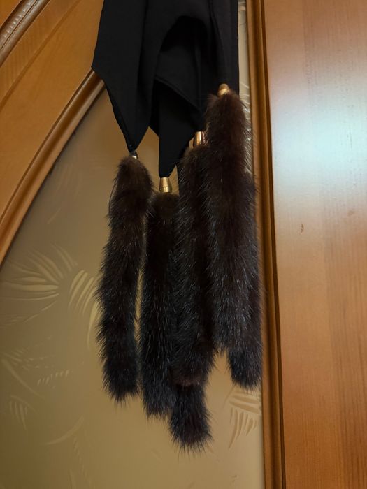 Шарф з норковими пензликами, чорний, тканинний