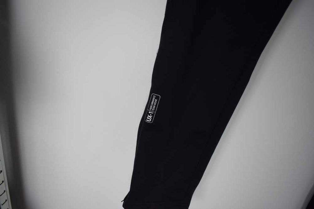 Umbro śliskie spodnie dresowe czarne M z sznurkiem w pasie