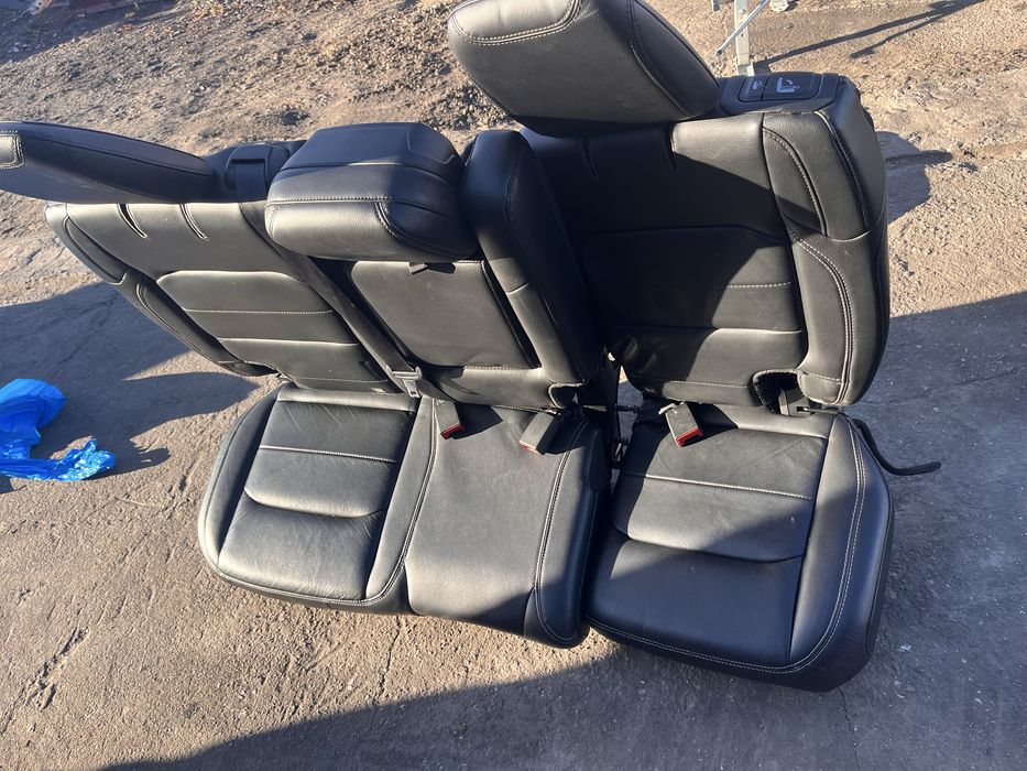 Jeep wrangler jl sahara komplet foteli boczki