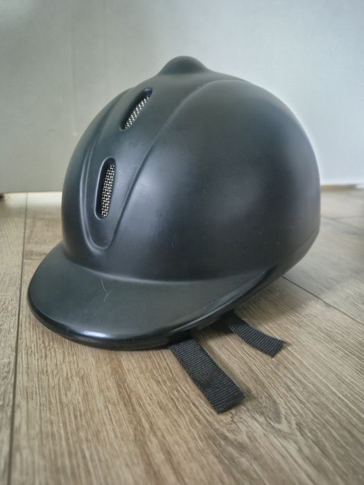 Kask jeździecki.