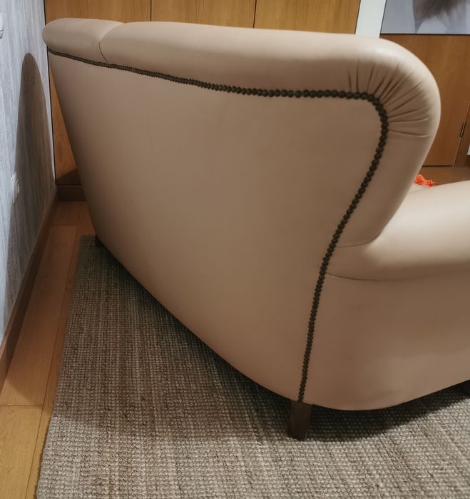 Sofá Pele estilo Chesterfield