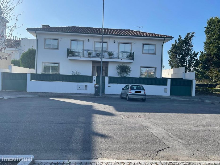 Moradia T5 com piscina