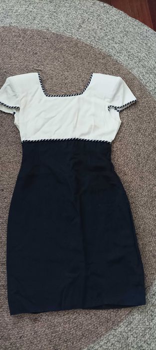 Vestido de festa com chapéu a condizer