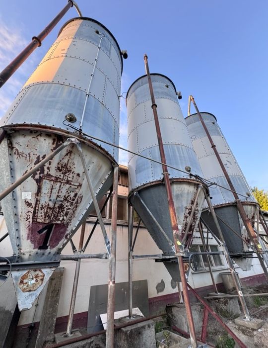 Sprzedam silos zbożowy paszowy na śrute lejowy 15t 20t