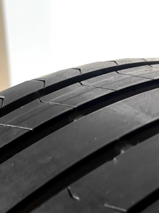 Pneus Pirelli Pzero PZ4 - 275/30/20 - Excelentes