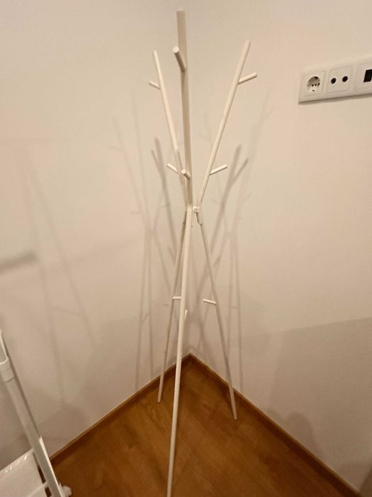 cabide em metal branco