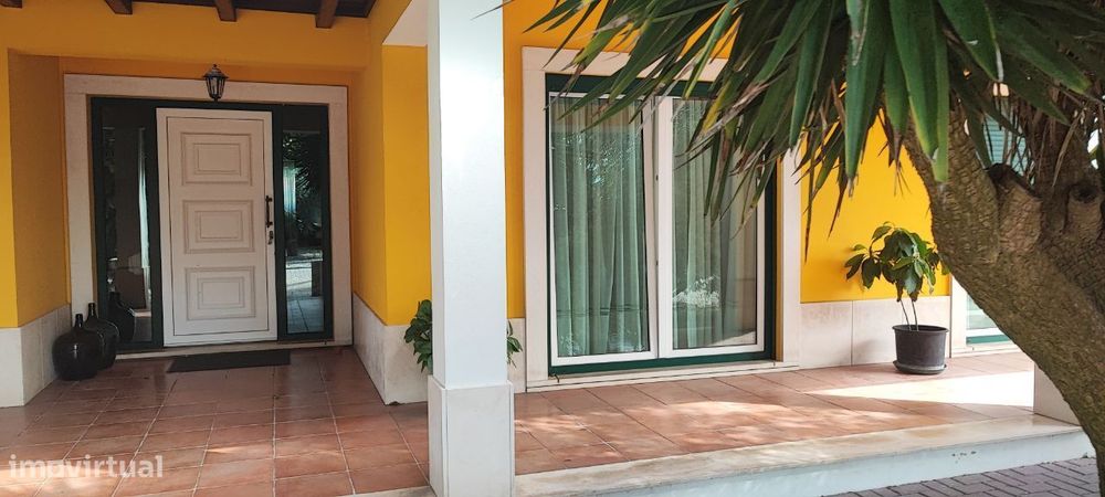 Moradia com 6 quartos, piscina e Quinta envolvente em FEBRES