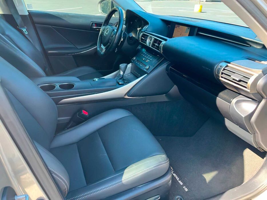 Lexus IS 300      2016