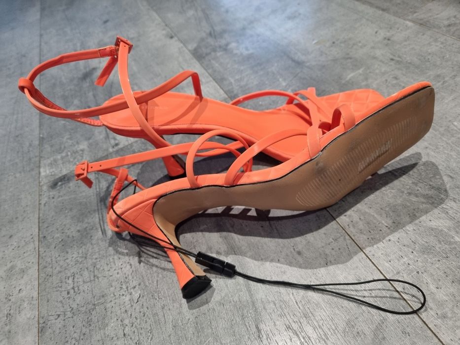 Nowe sandały 41 Reserved