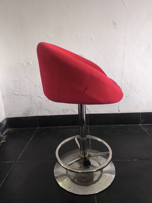 Banqueta vermelha alta