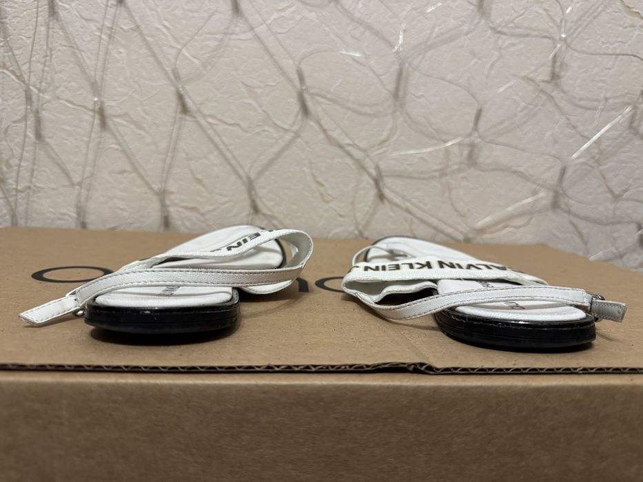 Продам жіночі вʼєтнамки  Calvin Klein