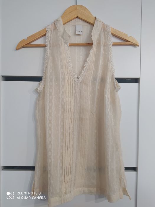 Bluzka Vila XS z koronkowym wykończeniem