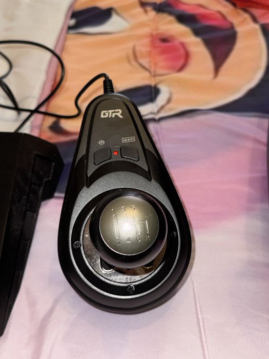 Volante com pedais e caixa de H shifter