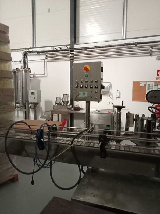 Equipamento de enchimento e rotulagem