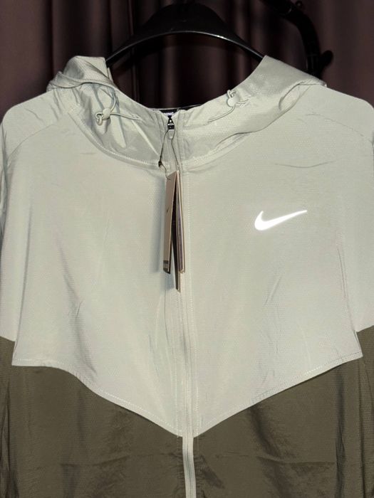 Nike Light Windrunner Running Jacket