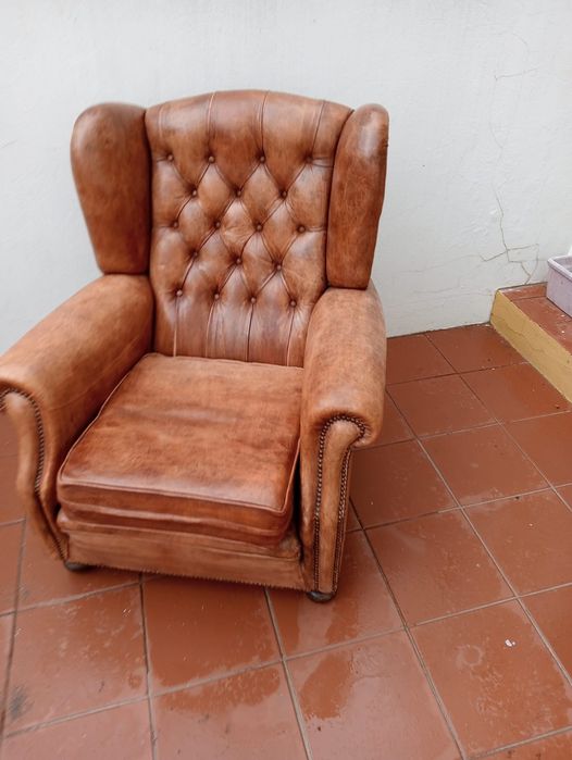 Sofá de orelhas em pele