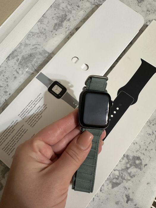 Apple watch SE 40 mm black смарт годинник