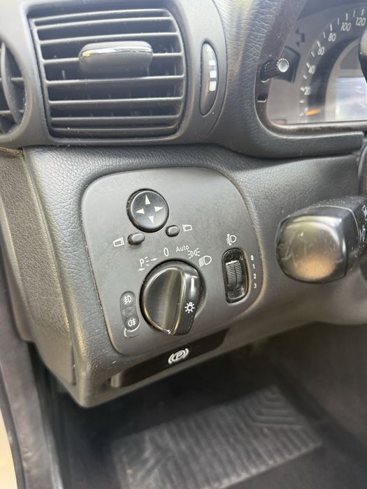 Mercedes-Benz C 200 — fotografia 11
