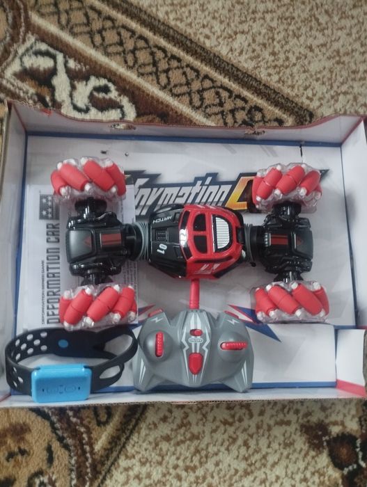 Машинка на радіокеруванні нова