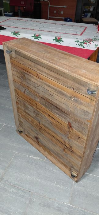 4 gavetões em madeira