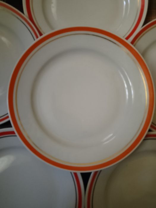 Тарелки десертные