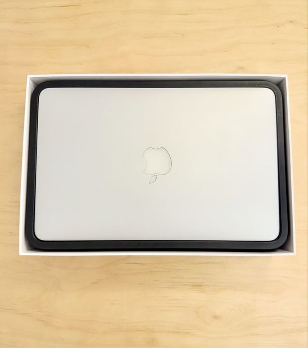 Macbook Air 11”, stan idealny, oryginalne pudełko